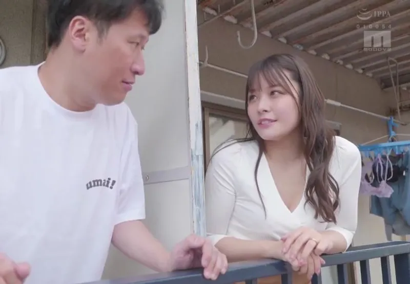 Anh trai may mắn và cô hàng xóm bị chồng bỏ bê đang gửi tín hiệu cầu “chịch”